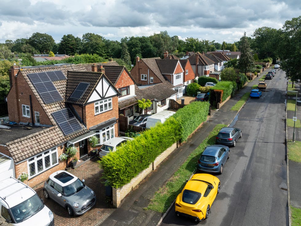 How to Research Neighbourhood Safety Before Moving: A Complete Guide